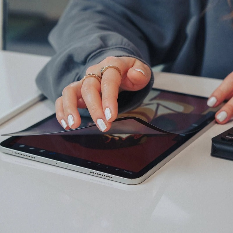 how to get air bubbles out of a screen protector